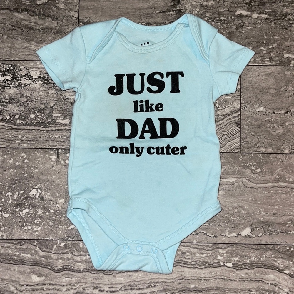Short sleeve onesie